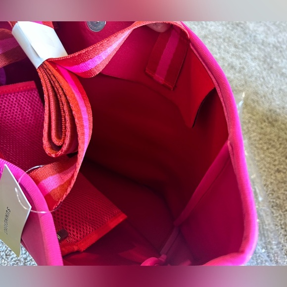 NWT SUMMERSALT Neoprene Beach Tote in Pink/Red Pool Party Travel Pink Preppy NEW - Picture 7 of 10